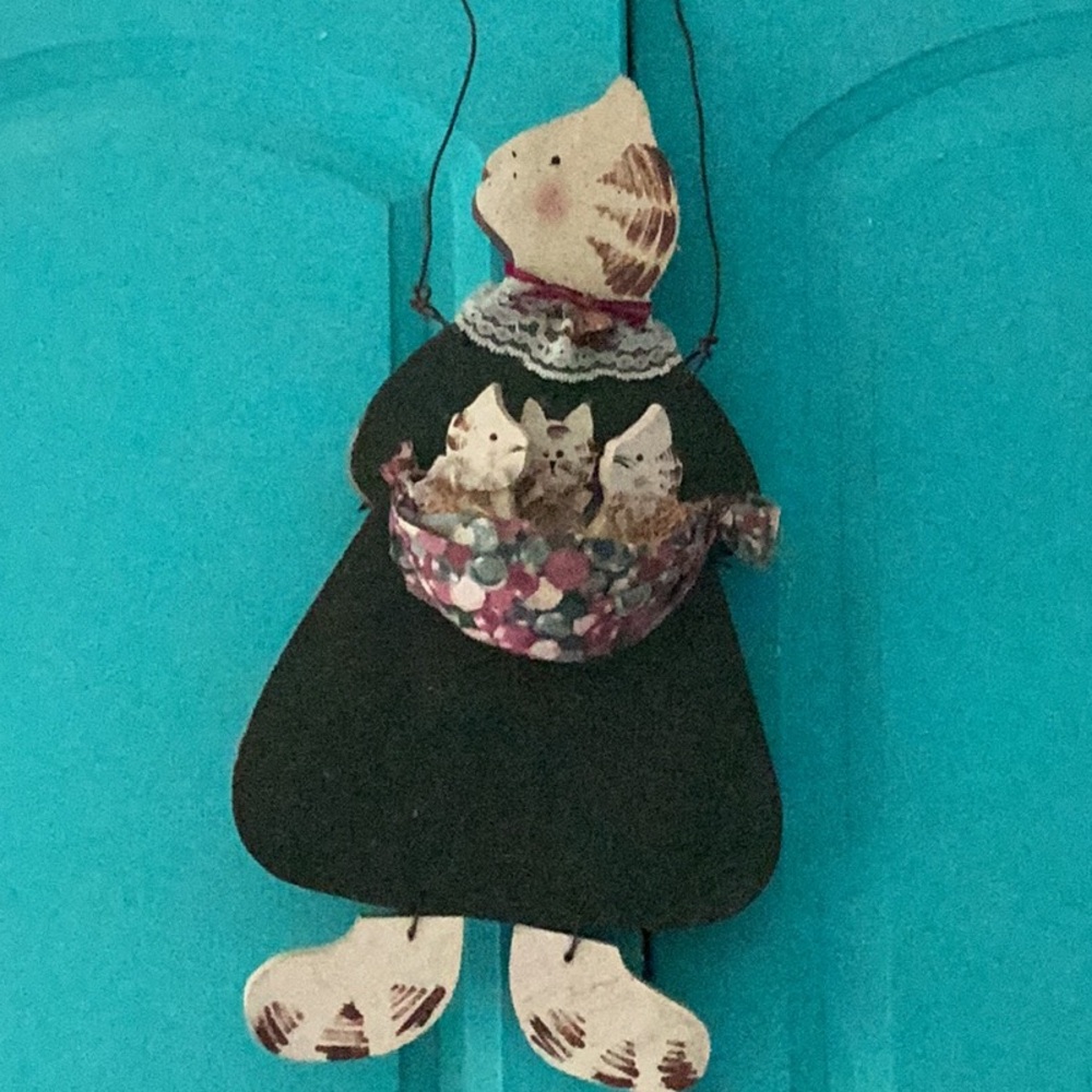 🐱 CAT with 3 KITTENS in BASKET 🧺 Kitty Whimsical WOODEN Decor OOAK